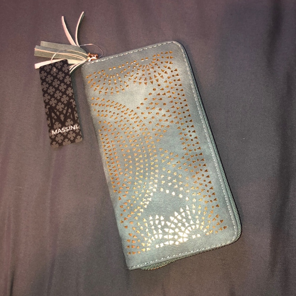 Brand New Olive Green Chic Wallet! STILL HAS TAGS!